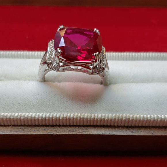 Sterling Silver Cushion Cut Cocktail Ring - Picture 3 of 6